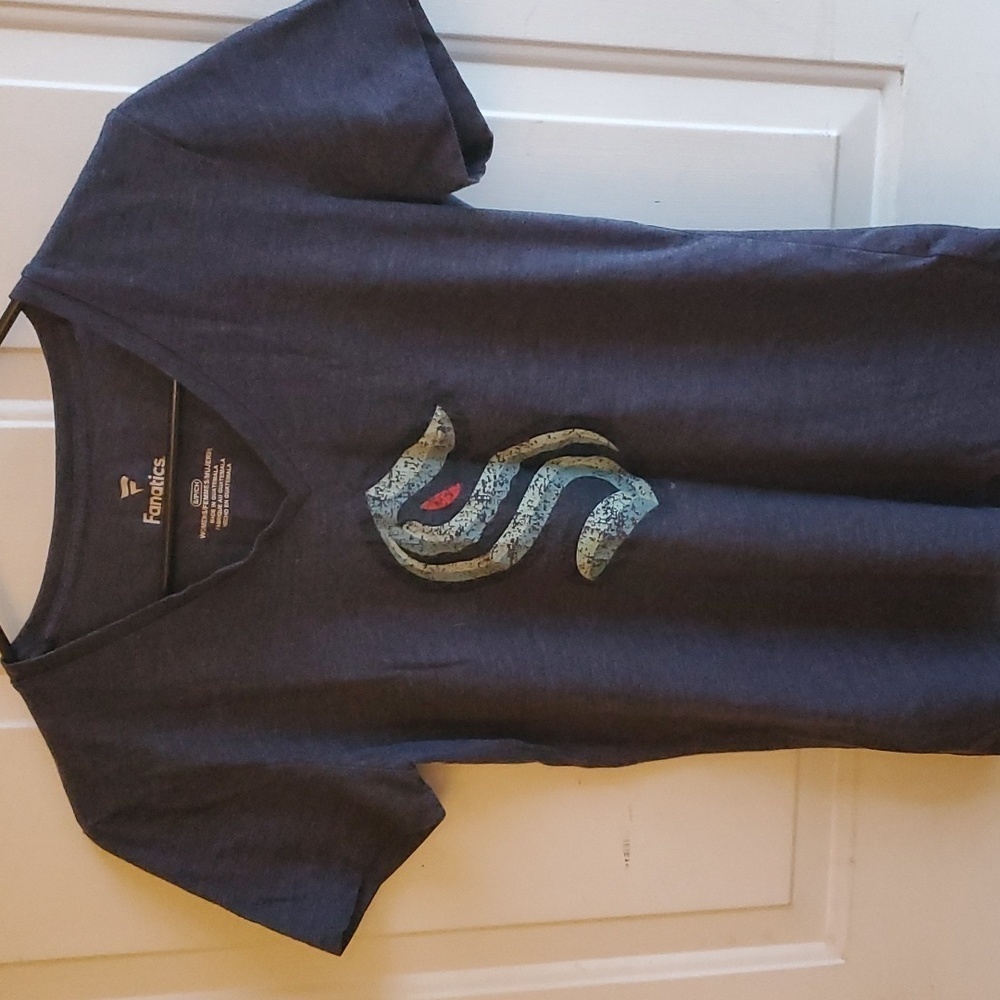 Fanatic blue short sleeve Kracken tshirt junior size small